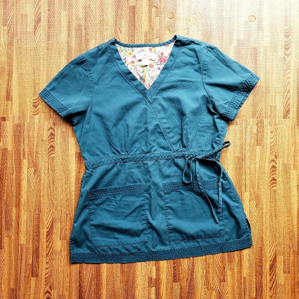 Small KOI scrub top